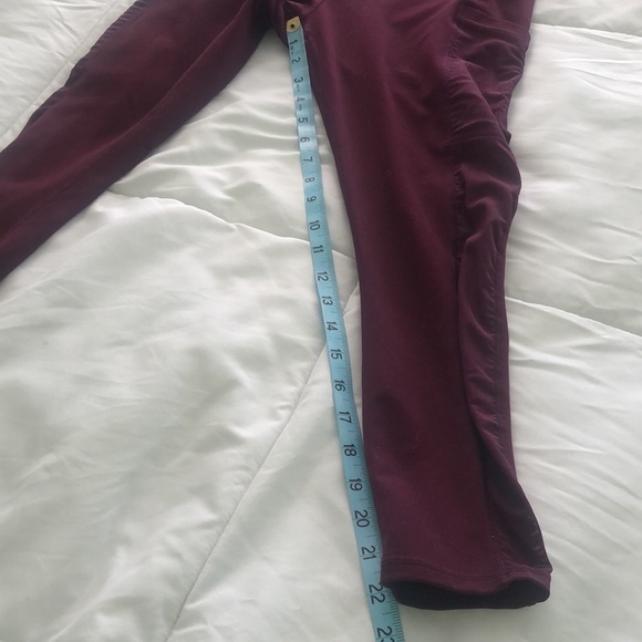 Fabletics Powerhold plum purple leggings with side pockets and side mesh - Picture 4 of 9